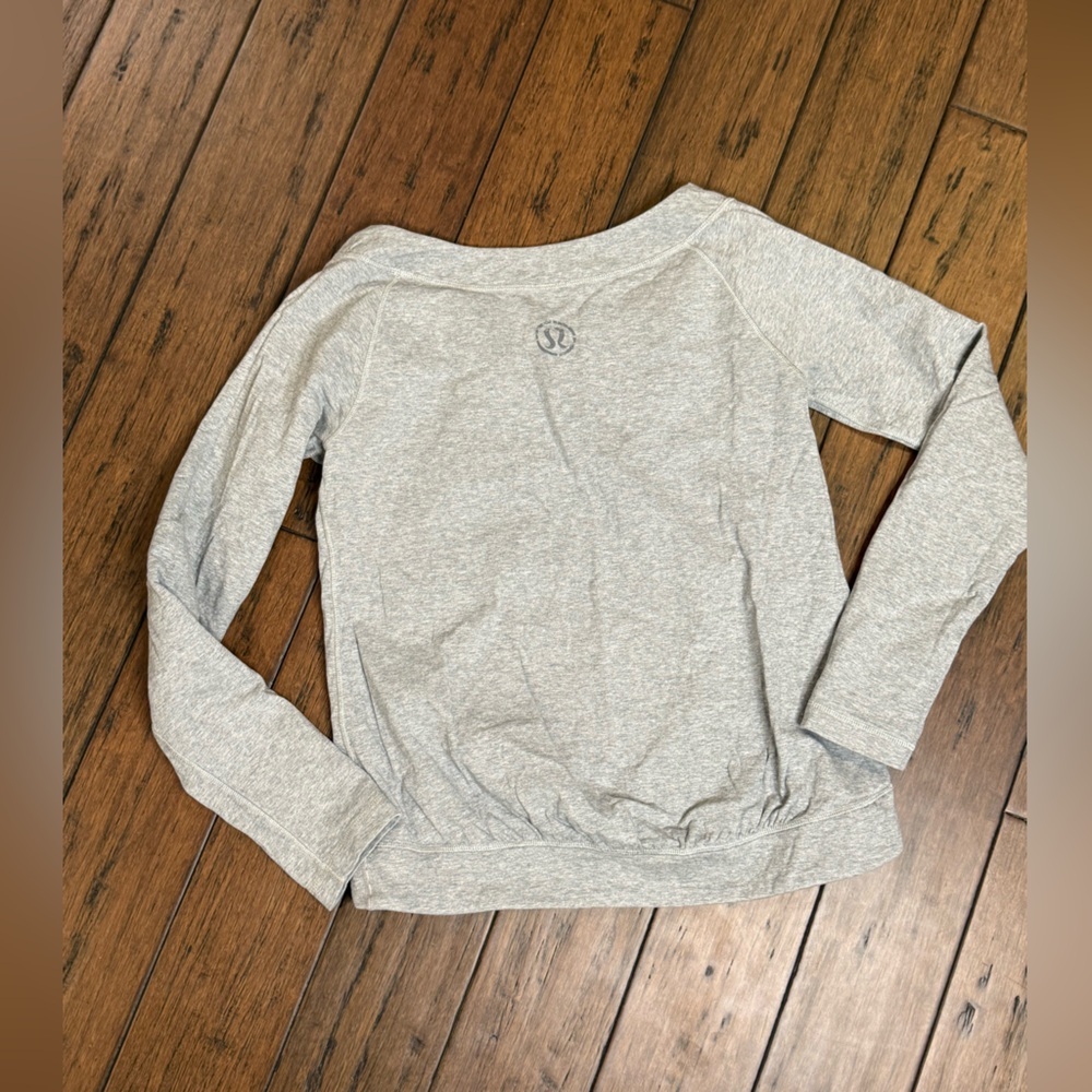 Lululemon Rundown Long Sleeve Reversible Striped/Gray Long Sleeve Top/Sweater - Picture 9 of 9